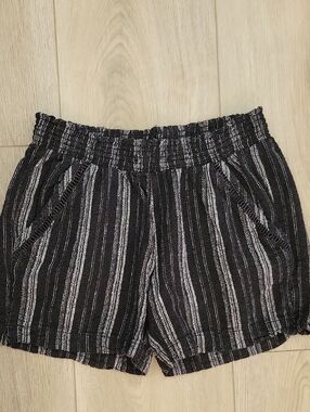 Briggs New York Black and Gray Striped High-Waist Women's Shorts